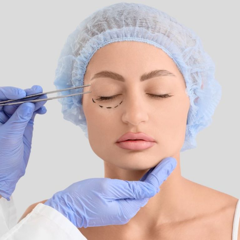 Blefaroplastia con cirugía Luxxia Clinic Barcelona